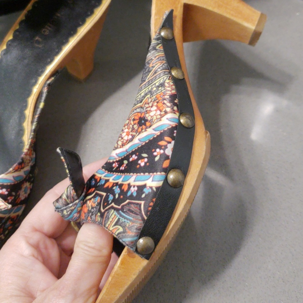 Heels - Picture 4 of 7